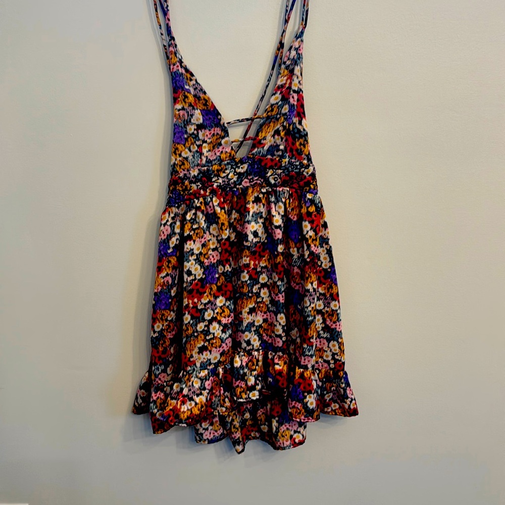 Gorgeous XS fall color floral short high low tie back dress. Urban outfitters